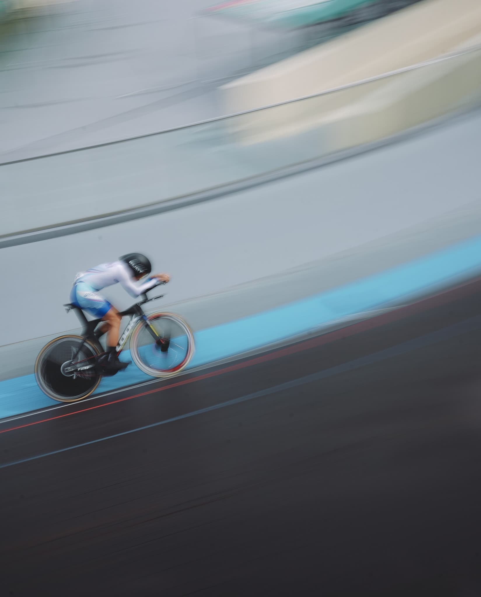 場地賽計時車手 panning shot — 速度與光